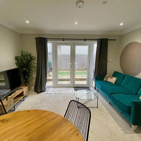 Stylish Modern Two Bedroom Apartment With Garden Κάρντιφ Εξωτερικό φωτογραφία