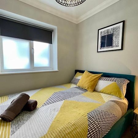 Stylish Modern Two Bedroom Apartment With Garden Κάρντιφ Εξωτερικό φωτογραφία