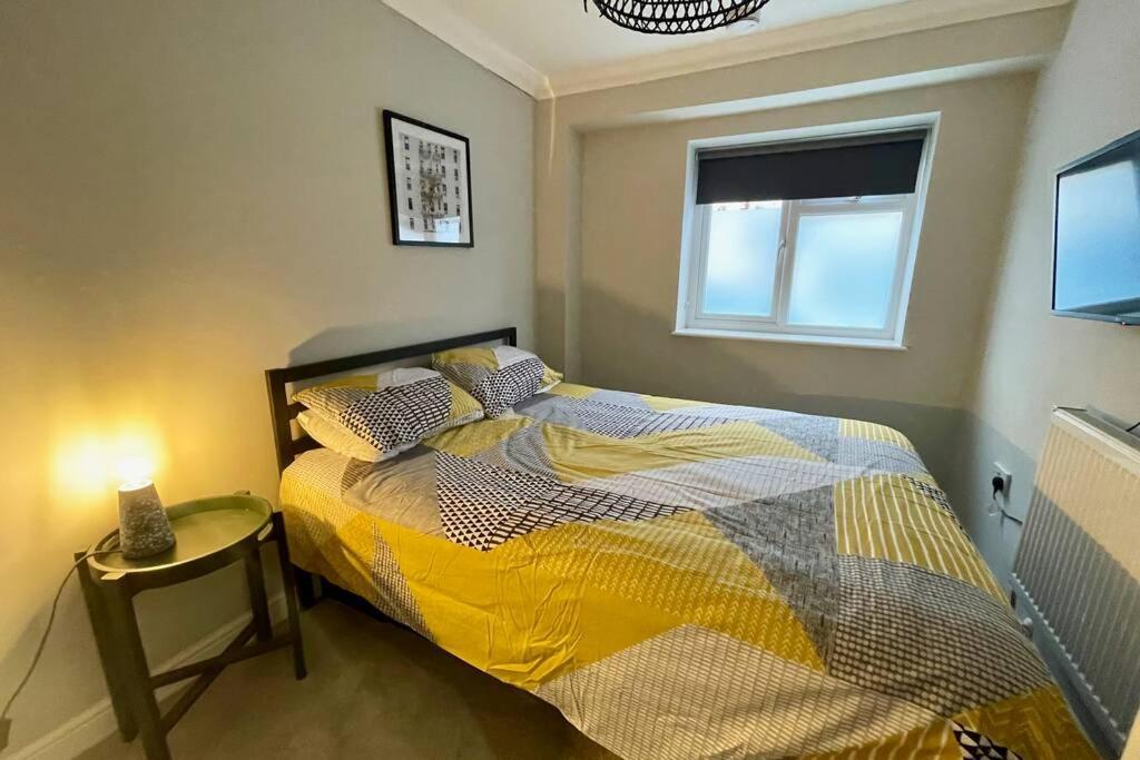 Stylish Modern Two Bedroom Apartment With Garden Κάρντιφ Εξωτερικό φωτογραφία
