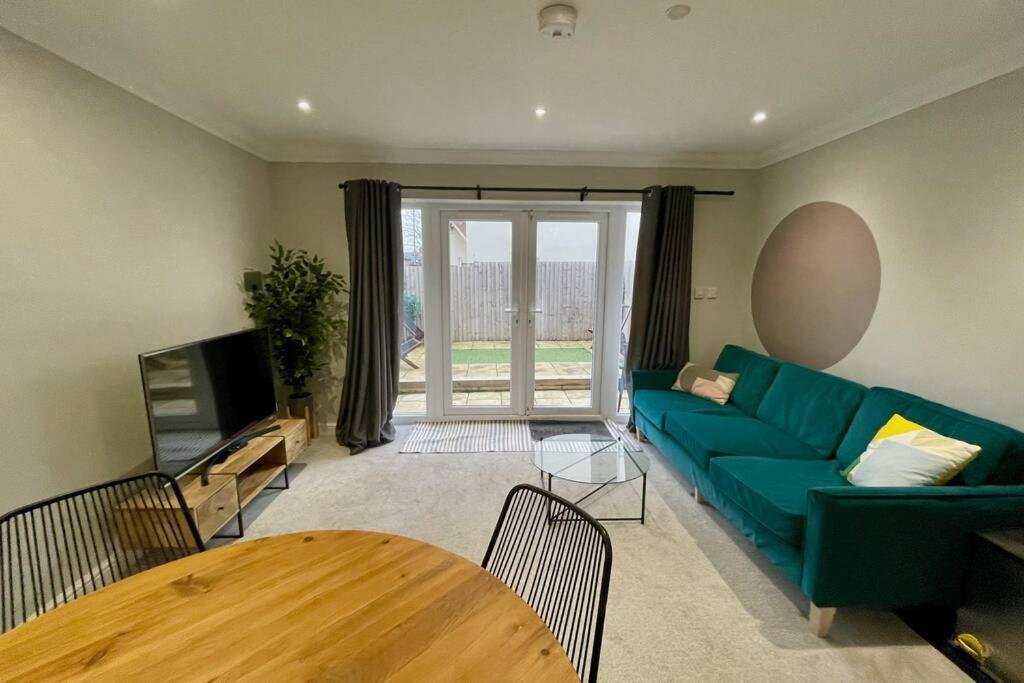 Stylish Modern Two Bedroom Apartment With Garden Κάρντιφ Εξωτερικό φωτογραφία